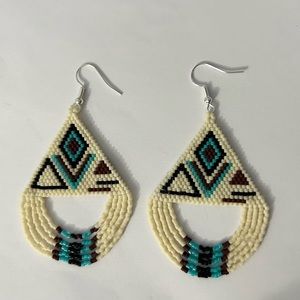 - Beaded triangle earrings with loop fringek